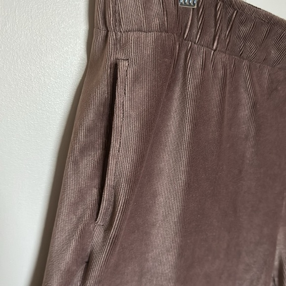 Beige corduroy jogger, Zella size medium - Picture 2 of 4